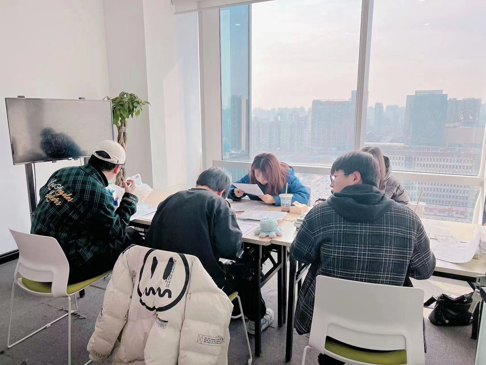雅思閱讀常見的100個(gè)高頻短語，背完你也能拿高分！